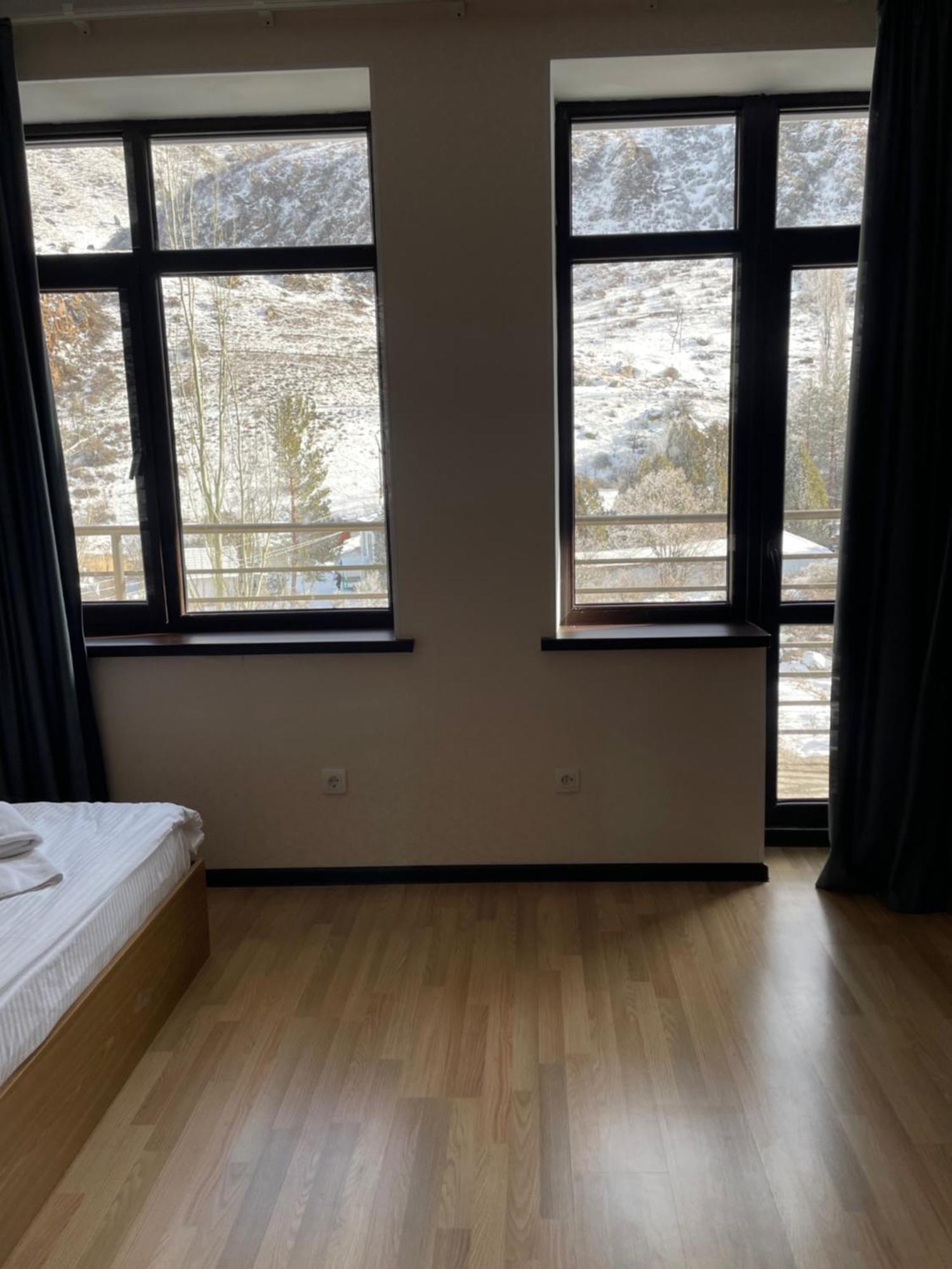 Hotel Issyk Ata Retreat Gorno-Serafimovka Exterior foto